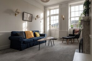 Flat-screen TV - Garden Flat Apartment in Grosvenor Place (Bath)