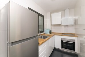 冰箱、微波炉、烤箱、炉灶