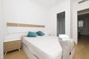 3 Schlafzimmer, Bügeleisen/Bügelbrett
