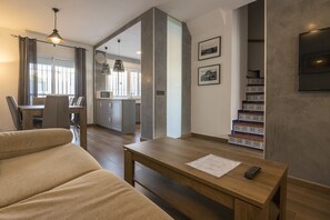 TV - Duplex Near The Beach  - House With Free Wifi (La Barrosa, Cádiz)