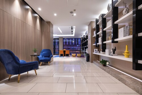 Rest Comfort Hotel (Zhoujiazui Rd. Branch)