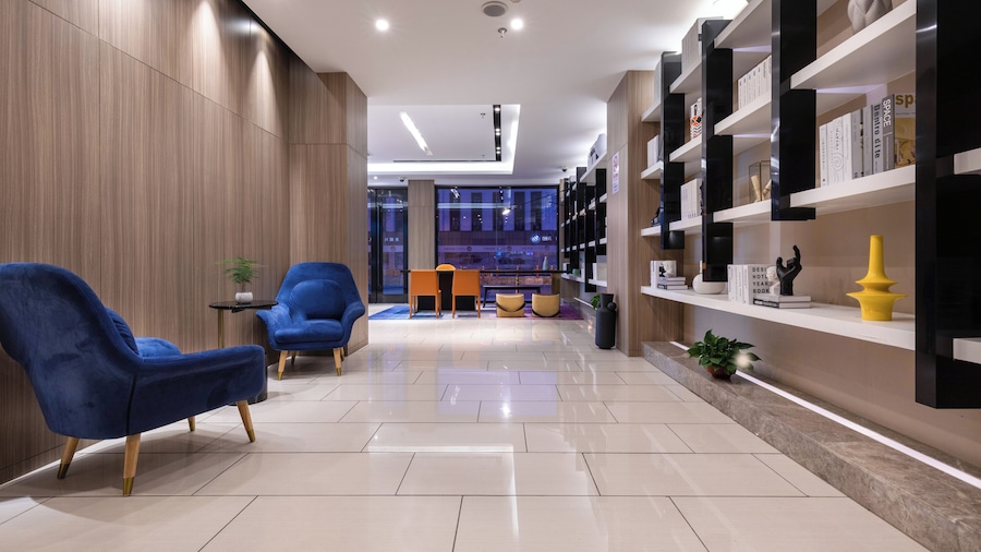 Rest Comfort Hotel (Zhoujiazui Rd. Branch)