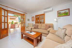 Living area - North House - House In Platja De Muro. Free Wifi (, Illes Balears)