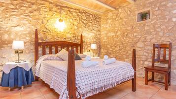 5 bedrooms, iron/ironing board