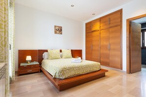 3 chambres, fer et planche à repasser