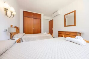 4 slaapkamers, een strijkplank/strijkijzer