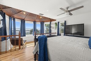 4 Schlafzimmer, Schreibtisch, Bügeleisen/Bügelbrett, Reisekinderbett