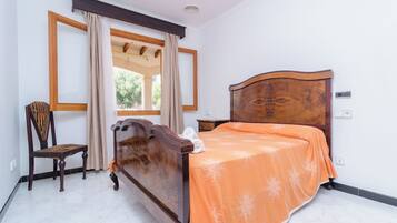 3 chambres, fer et planche Ă repasser