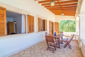 Outdoor dining - Can Parrita - House In S'estanyol De Migjorn (S'estanyol De Mitjorn, Illes Balears)