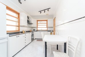 Fridge, microwave, oven, coffee/tea maker