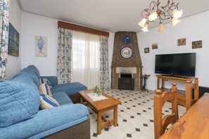 Living area - Fuentes Del Colorao - Villa With Private Pool (, Cádiz)