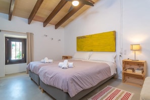 5 bedrooms, iron/ironing board