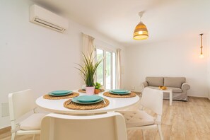 Dining - Ona 1 - Apartment In Cala D'or. Free Wifi (, Illes Balears)