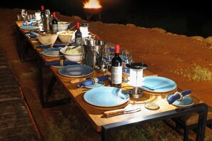 Outdoor dining - Naka Luxury Safari Lodge (Thabazimbi)