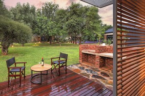 ตู้นิรภัยในห้องพัก, โต๊ะทำงาน, พื้นที่ทำงานแบบใช้แล็ปท็อป, ผ้าม่านกันแสง