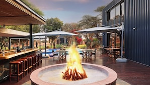 Outdoor banquet area - Naka Luxury Safari Lodge (Thabazimbi)
