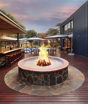 Outdoor banquet area - Naka Luxury Safari Lodge (Thabazimbi)