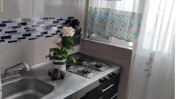 House, 3 Bedrooms, Smoking, Patio | Interior