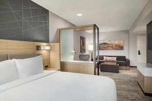 Desk, blackout drapes, iron/ironing board, free wired internet - SpringHill Suites by Marriott San Luis Obispo (San Luis Obispo)