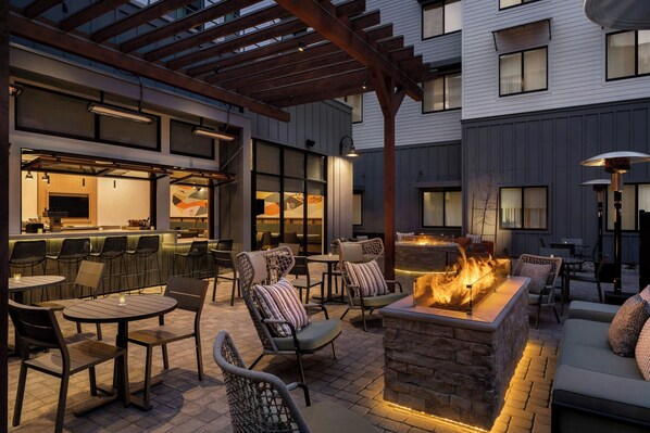 Bar (on property) - SpringHill Suites by Marriott San Luis Obispo (San Luis Obispo)