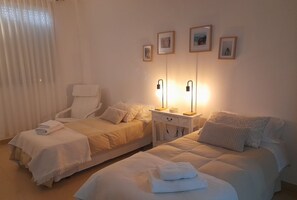 2 bedrooms, iron/ironing board, travel cot, free WiFi