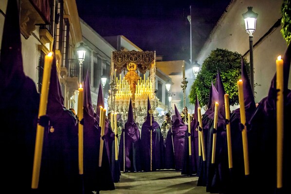 Outdoor banquet area - COZY LOFT WITH PRIVATE TERRACE 30 MINUTES FROM THE BEACH AND MOUNTAINS. (Lebrija)