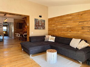 Smart TV, books - Alba | Air-conditioned, Wi-Fi, PMR, beach 20 metres away (Borgo)