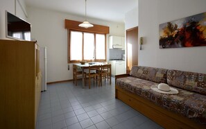 TV - Lovely apartment close to the beach (Bibione)