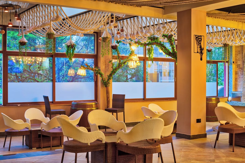 Maanzoni 680 hotel
