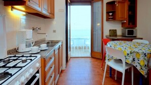 Private kitchen - Charming house in Bibione - Beahost (Bibione)