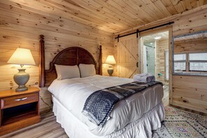 5 bedrooms, travel crib, free WiFi, bed sheets - Artful Craftsman | Hot Tub, Firepit, and Pond | Gatlinburg + National Parks (Gatlinburg)