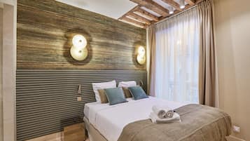 Apartment | Laptop workspace, iron/ironing board, bed sheets