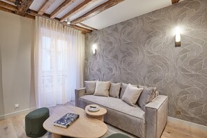 Apartment | Living area - Sublime Apartment Rue Royale/madeleine (Paris)