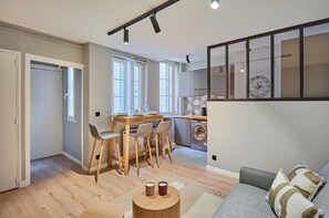 Apartment | Living area - Very Charming Apartement Louvre Palais Royal (Paris)