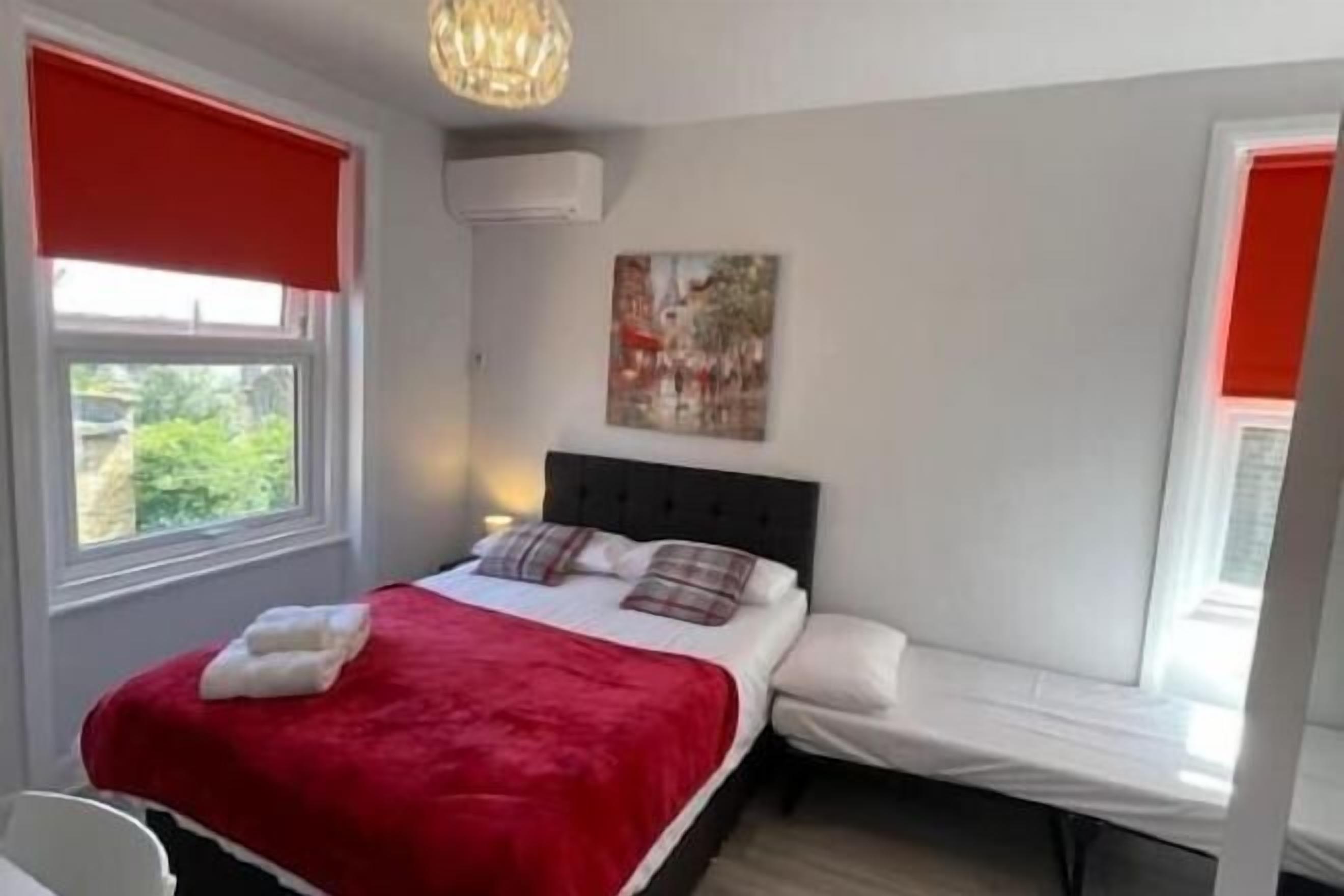 Iron/ironing board, free WiFi, bed sheets