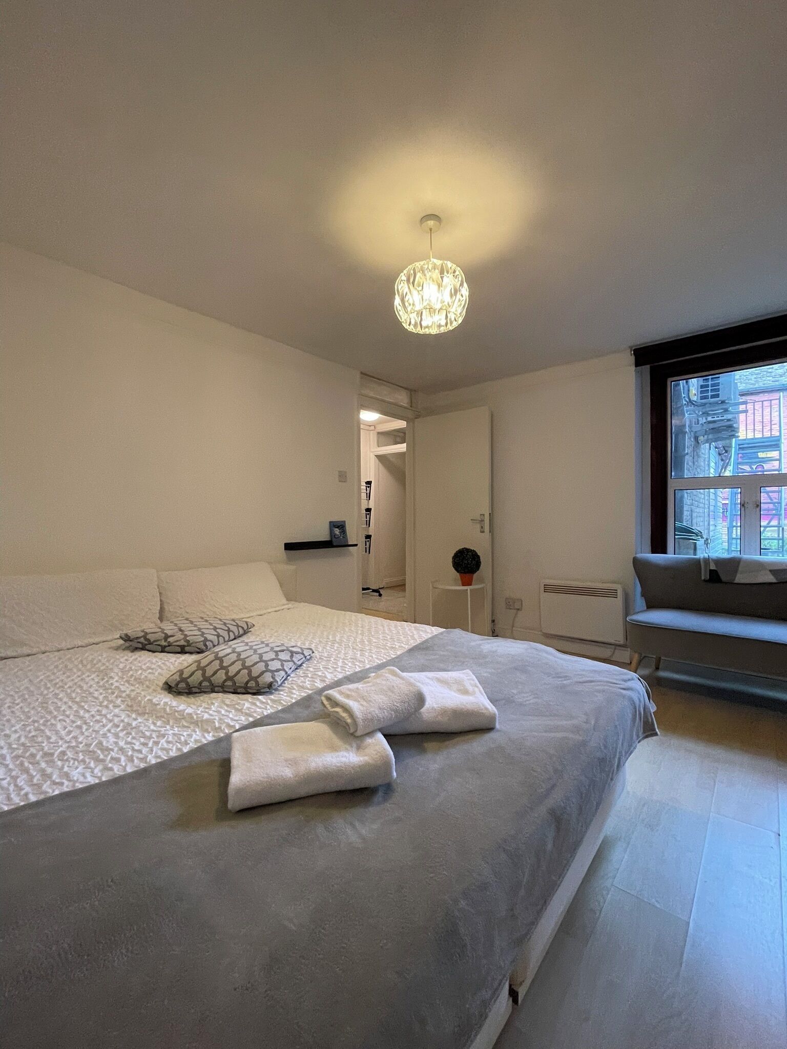 Apartemen Deluks (B) | Setrika/meja setrika, Wi-Fi gratis, dan seprai linen