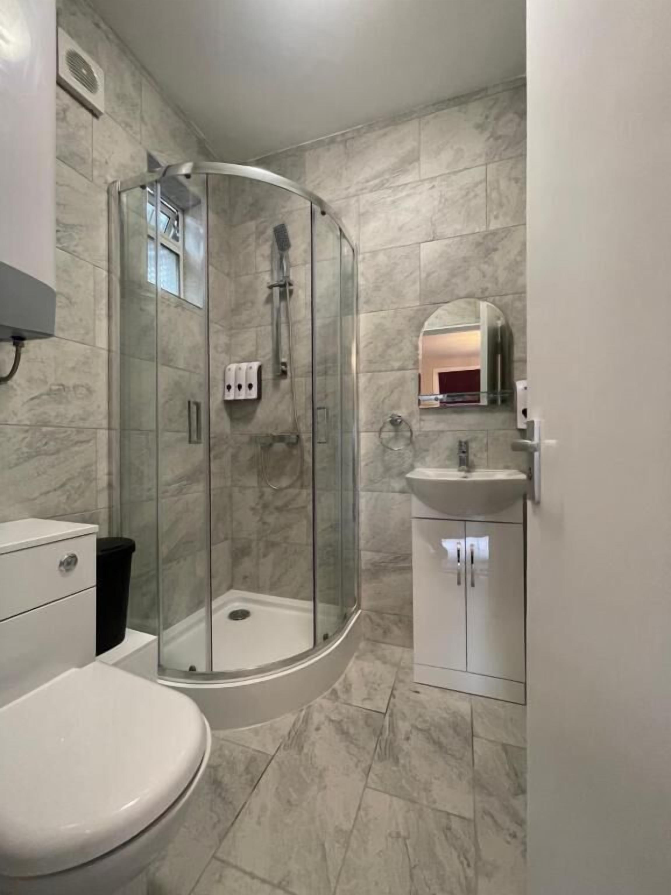 Estudio Elite | Baño | Regadera, amenidades de baño gratuitas, secadora de cabello, toallas 
