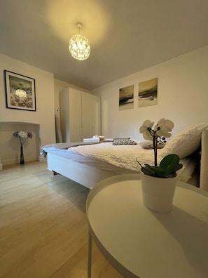 Appartement Deluxe (B) | Fer et planche à repasser, Wi-Fi gratuit, draps fournis