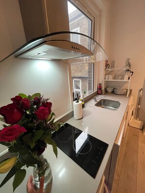 Lägenhet Club | Eget kök | Minikylskåp, mikrovågsugn, diskmaskin och vattenkokare