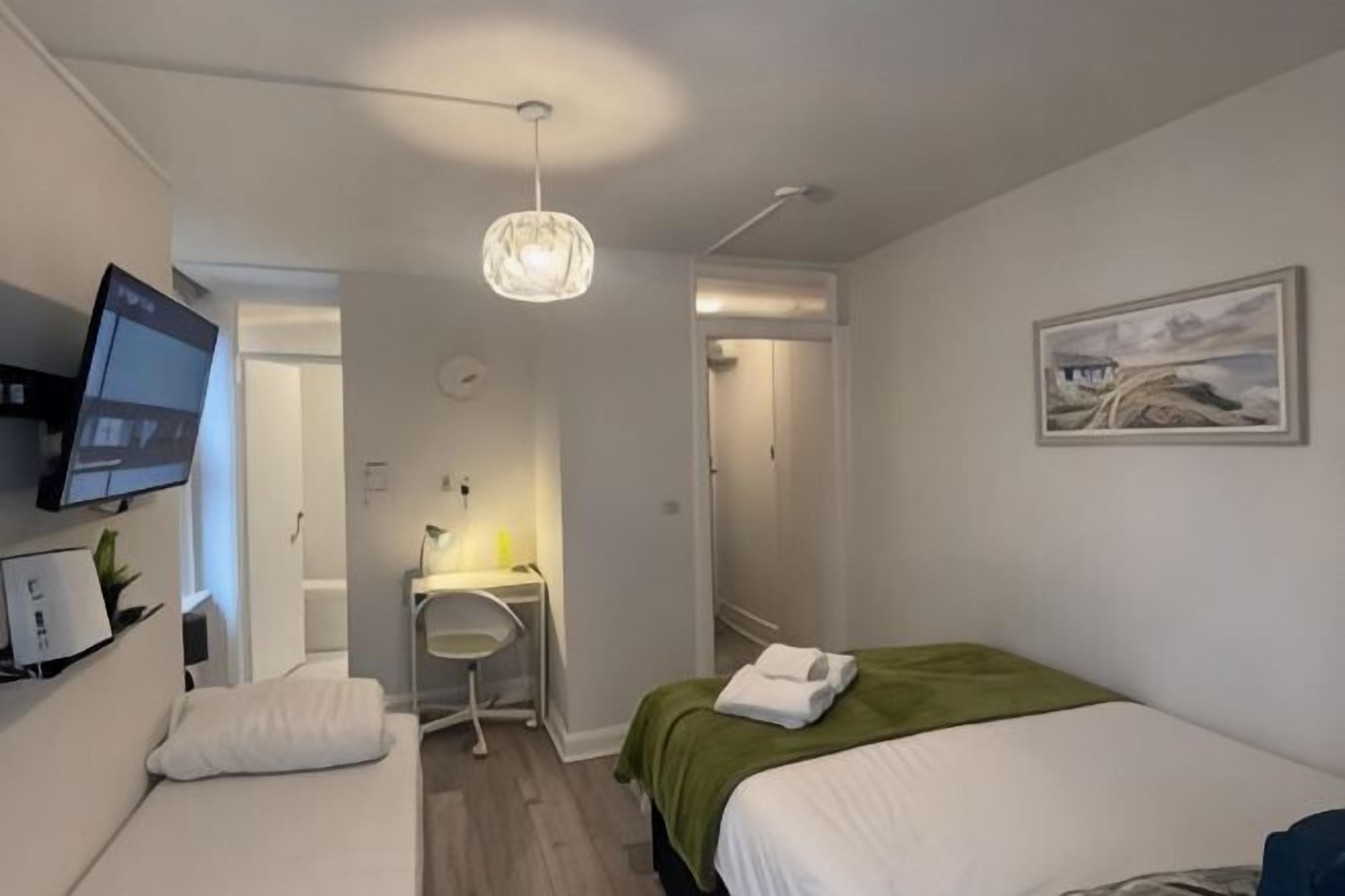 Iron/ironing board, free WiFi, bed sheets