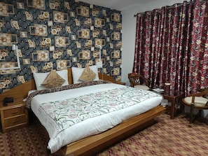 Deluxe Double Room, Mountain View | Seterika/papan seterika, Wi-fi percuma 