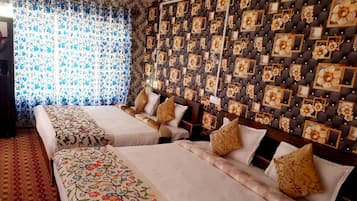 Family Quadruple Room | Iron/ironing board, free WiFi