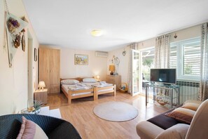 Fer et planche à repasser, Wi-Fi gratuit, draps fournis