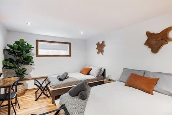 4 bedrooms, bed sheets