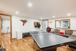 Game room - Villa Nature Luxe Chalet: Lake Access+Private Spa (Saint-Côme)