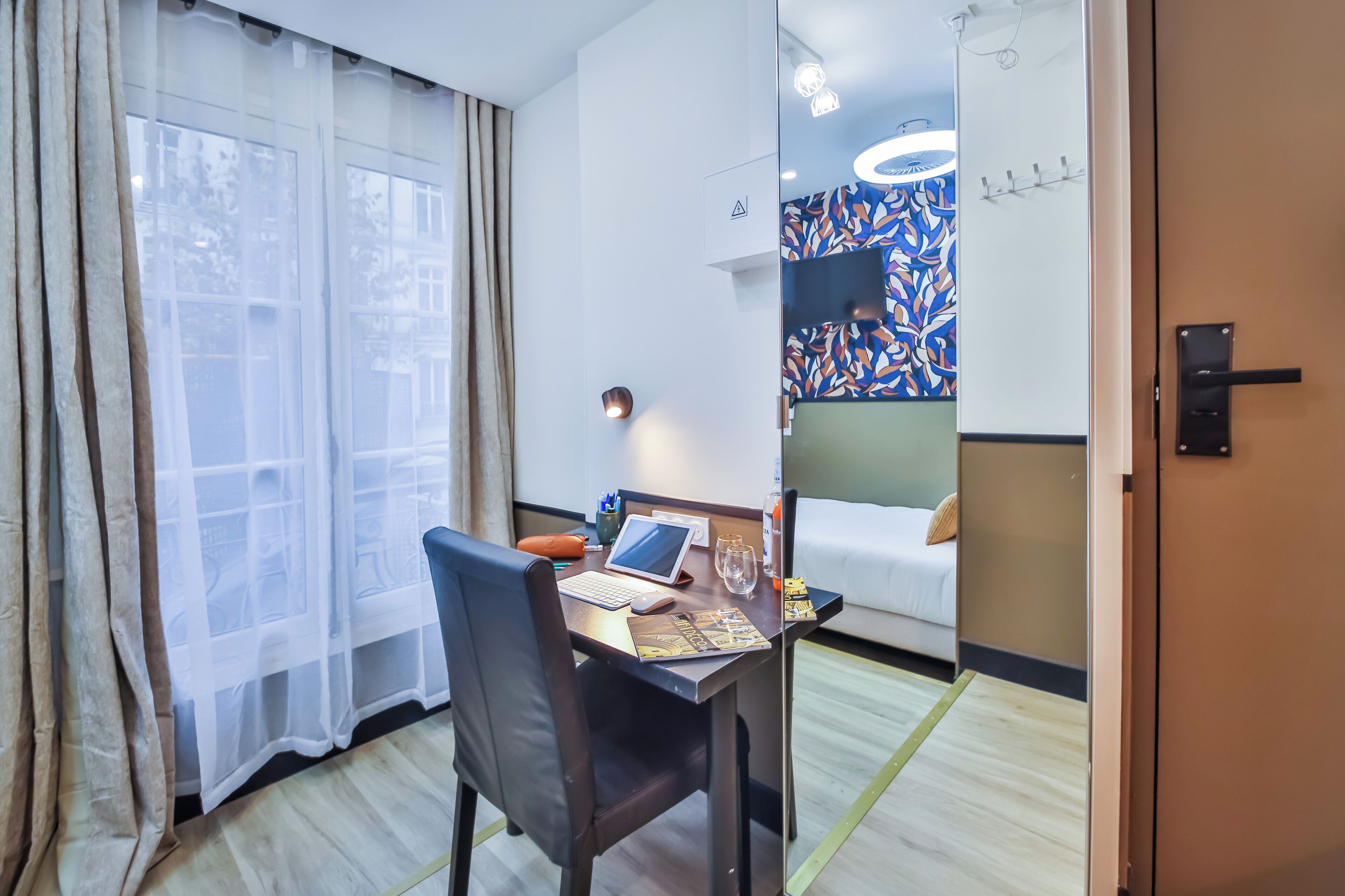 Studio | Living area | TV