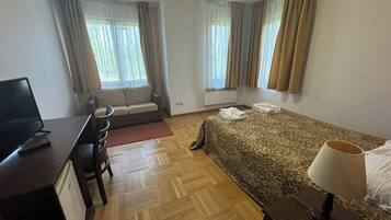 9 chambres, fer et planche Ă repasser, accĂšs Internet, draps fournis