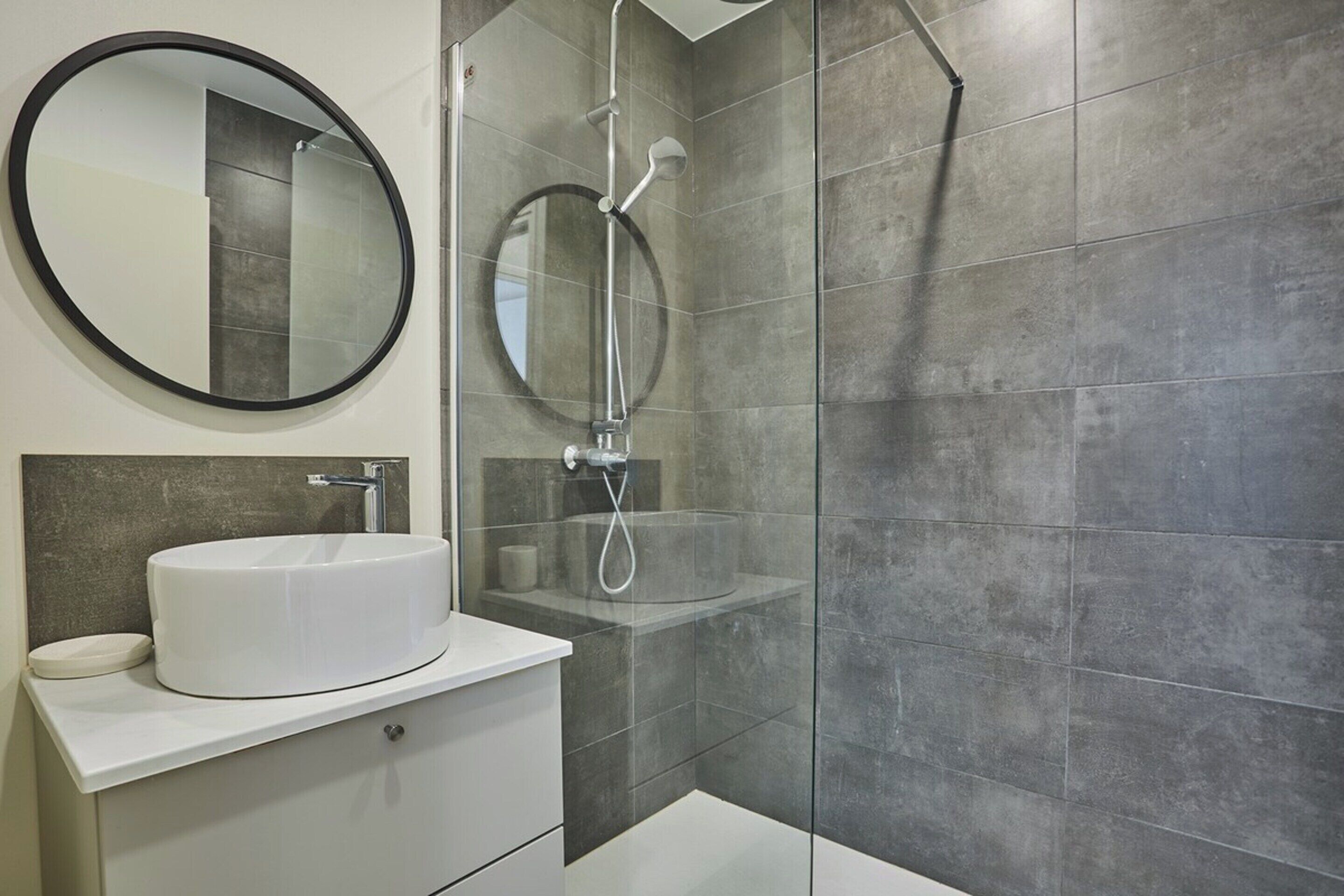 Apartment | Bathroom | Hair dryer, soap, shampoo