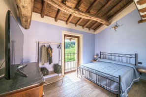 1 bedroom, WiFi - Charming Alessandria Retreat with Queen-sized Bed & Outdoor Pool (Provincia di Alessandria)