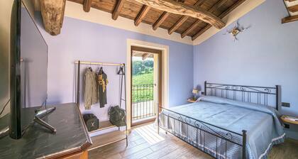 Charming Alessandria Retreat with Queen-sized Bed & Outdoor Pool